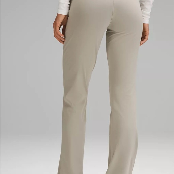 Lululemon pants khaki color - Picture 5 of 5